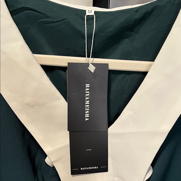 🌺NWT Elegant Green and White Ruffle Mini Dress (Bundled price-BIN2) - Picture 2 of 3